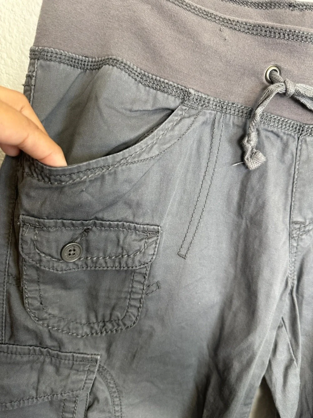 NEW Unionbay Gray Cargo Capri Pants Pull On Drawstring Juniors Size 7 Y2K - Picture 3 of 12